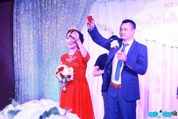 Vợ chồng nghẹ sĩ Tự Long trong lễ cưới