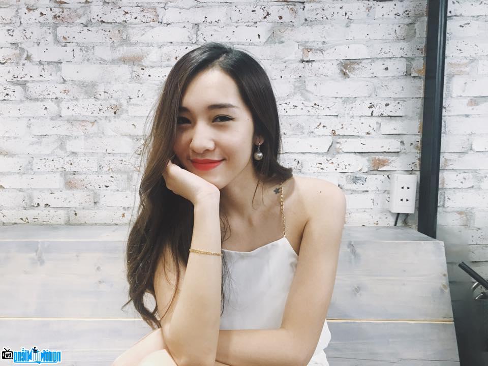 Vẻ đẹp của Hot girl Emily Nguyễn
