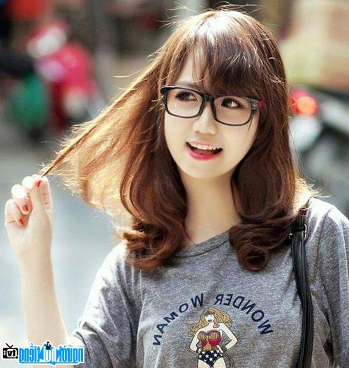 Vẻ đẹp của Hot girl Linh Kẹo