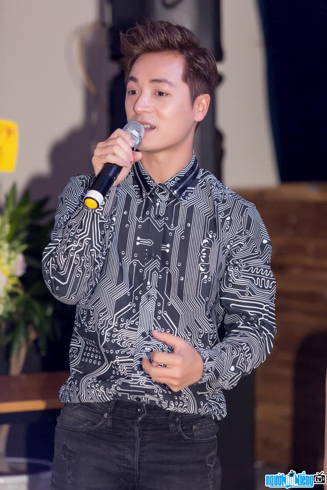 Nam ca sĩ Đăng Khôi đang tập trung cho việc ca hát thay vì sản xuất nhạc