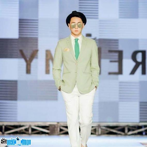 Hot boy Trần Ba Duy lịch lãm trên sàn diễn thời trang