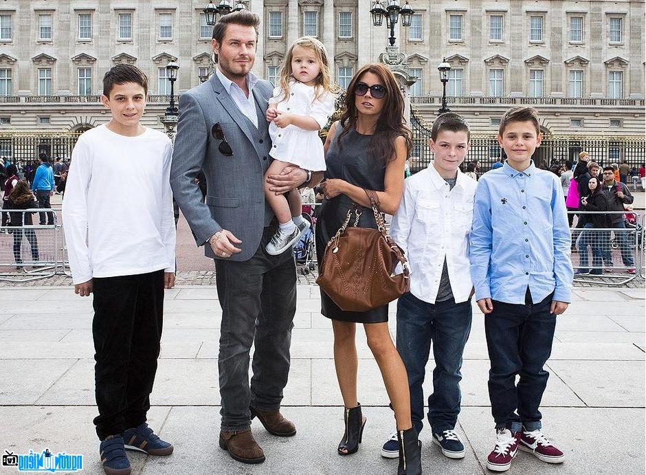 Hình ảnh cầu thủ David Beckham và gia đình