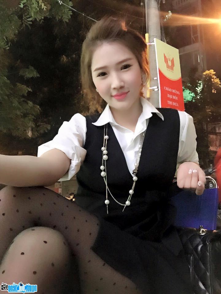 Hot girl bánh tráng trộn nổi-Hà Nội