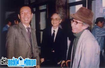 Nhà thơ Thợ Rèn (giữa) và hai nhà văn Kim Lân (trái) và Văn Linh