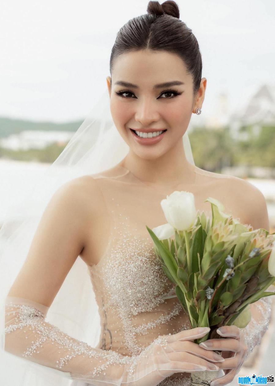 Hình ảnh ca sĩ Phương Trinh Jolie xinh đẹp trong chiếc áo cưới