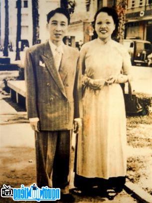 Vợ chồng nhà thơ Đông Hồ và Mộng Tuyết