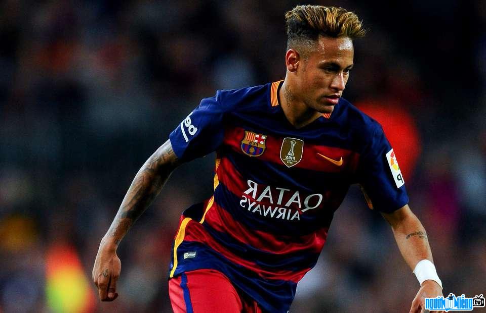 Neymar trong màu áo của Barcelona