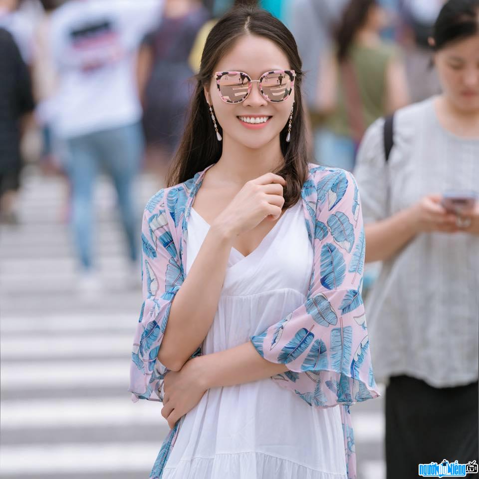 Hoa hậu Nguyễn Thị Thuỳ xinh đẹp với nụ cười tỏa nắng