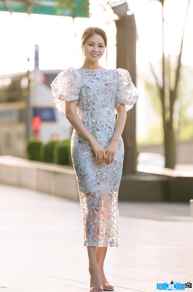 Hoa hậu Nguyễn Thị Thuỳ xinh đẹp quyến rũ