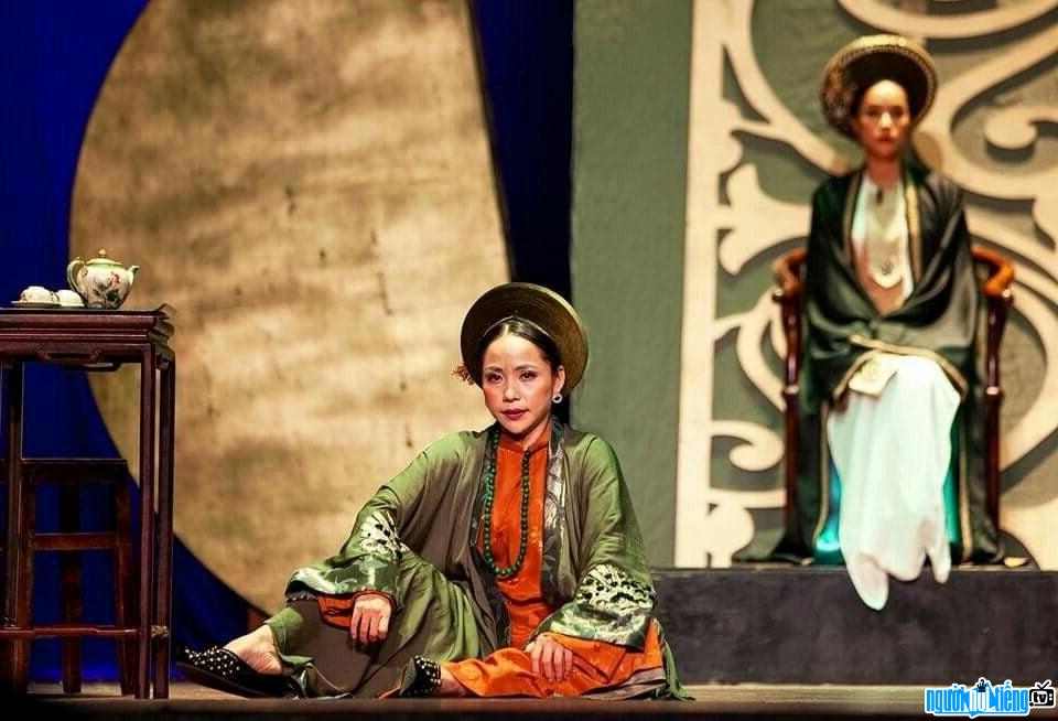 Hình ảnh diễn viên Nghinh Lộc trong một vai diễn trên sân khấu kịch