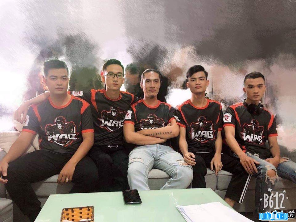 HÌnh ảnh WAG Peo cùng 4 thành viên quân đoàn WAG đại diện cho Việt Nam sang Thái Lan tham dự đấu trường sinh tồn 2019