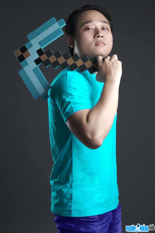 Hình ảnh Tuấn Khó Đỡ khi chơi tựa game Minecraft