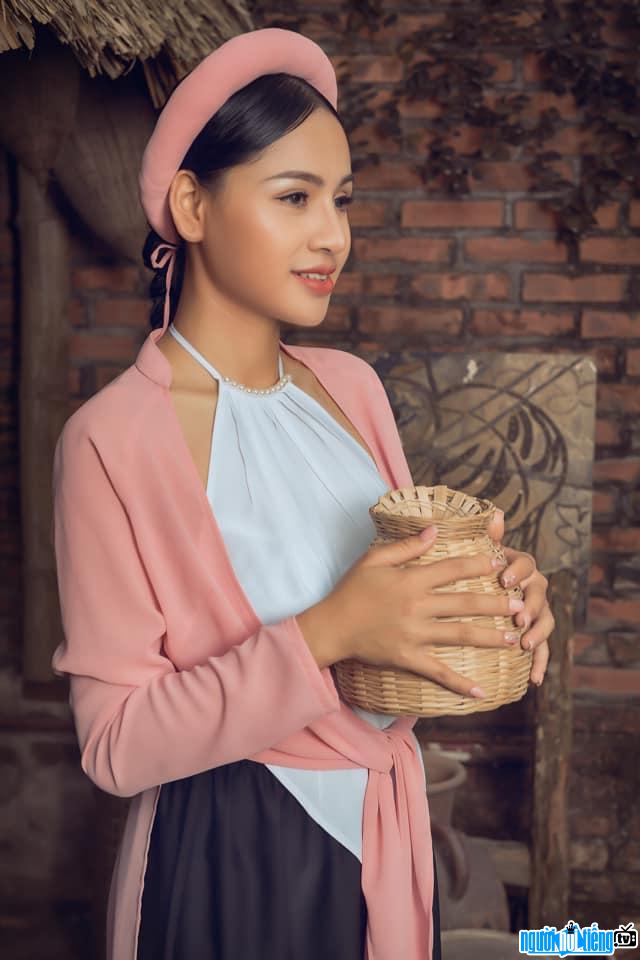 Nobi Phạm Hương xinh đẹp với góc nghiêng thần thánh