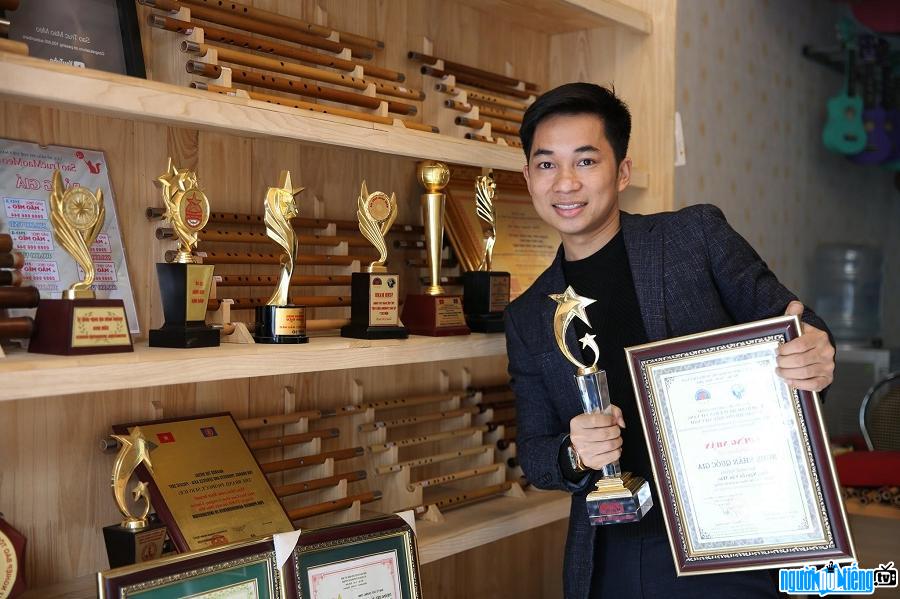 Doanh nhân Nguyễn Văn Mão là nghệ nhân quốc gia nhận được nhiều giải thưởng lớn nhỏ