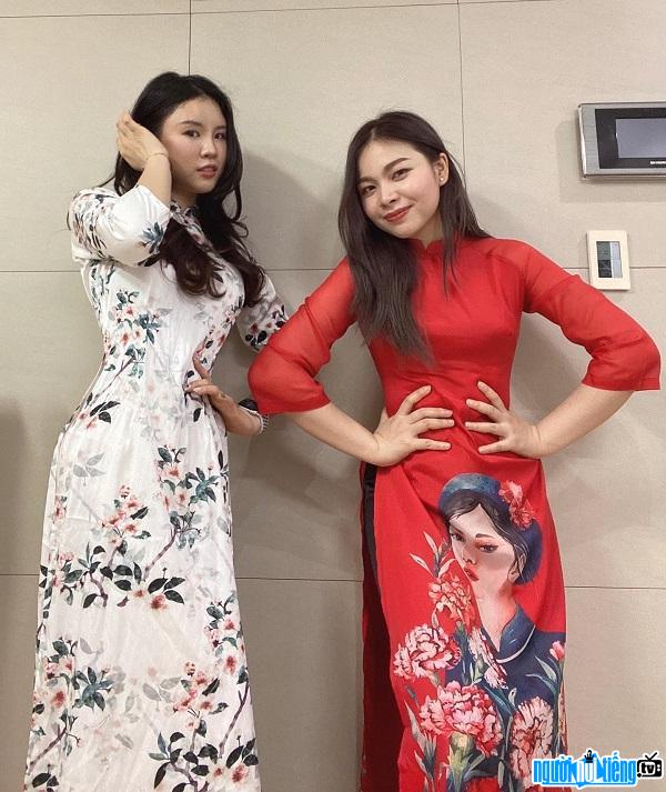 Youtuber Cheri Hyeri diện áo dài Việt Nam cực đẹp
