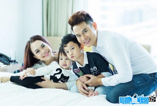 Hình ảnh gia đình Dương Hồng Phúc