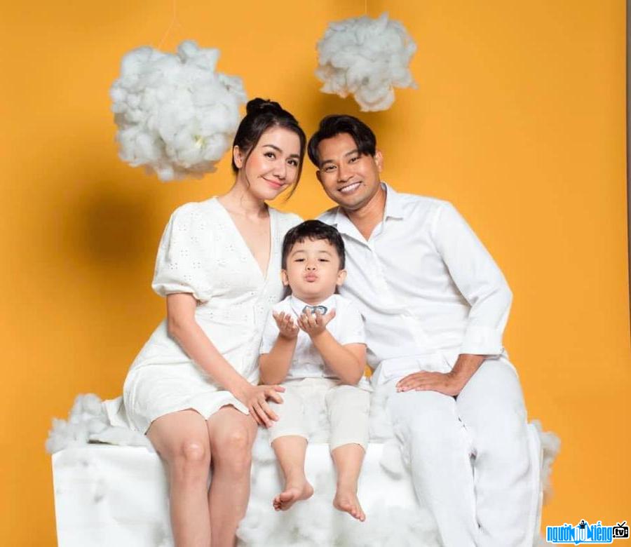 Hình ảnh hạnh phúc của gia đình diễn viên Ái Châu