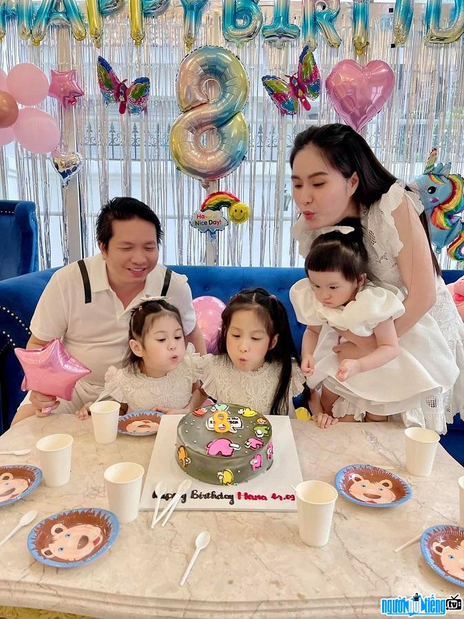 Gia đình nhỏ hạnh phúc của doanh nhân Nguyễn Quốc Vũ