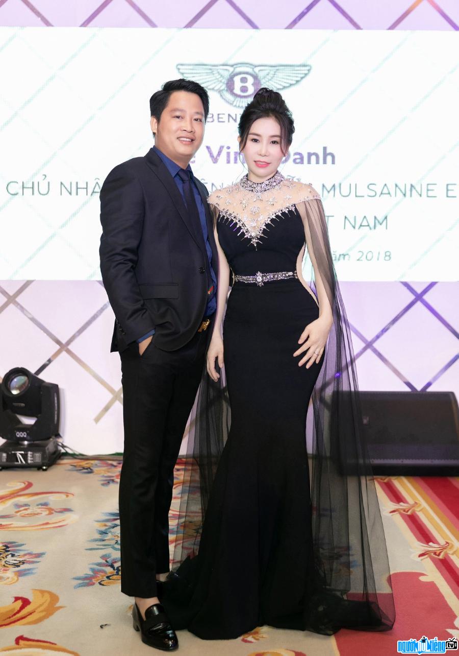 Bức ảnh doanh nhân Hoàng Kim Khánh và vợ