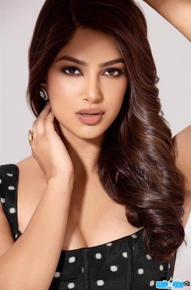 Cận cảnh nhan sắc xinh đẹp của Tân Hoa hậu Hoàn vũ 2021 Harnaaz Kaur Sandhu