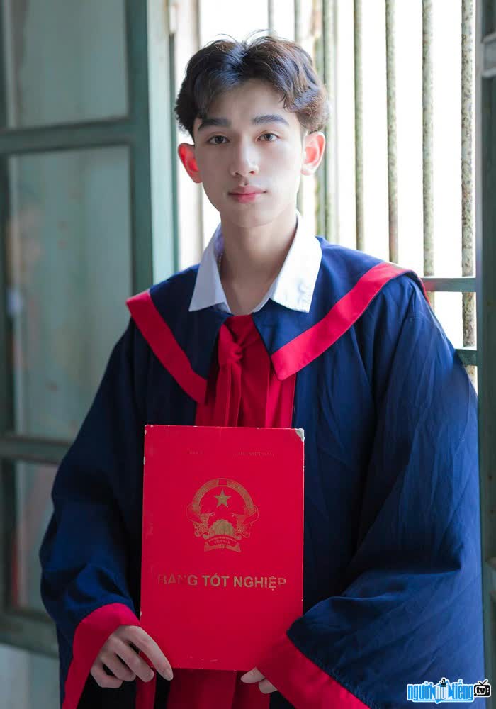 Chàng trai trẻ Bùi Nhật Nam vừa tốt nghiệp cấp III