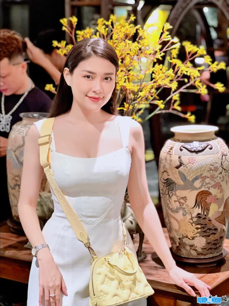 Cận cảnh nhan sắc xinh đẹp rạng rỡ của người mẫu Lâm Quế Minh