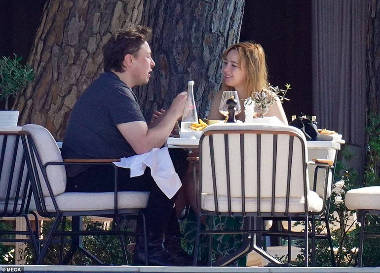 Hình ảnh diễn viên Natasha Bassett và Elon Musk hẹn hò