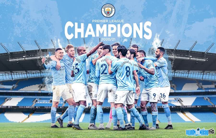 Hình ảnh các cầu thủ của Manchester City đang ăn mừng chiến thắng