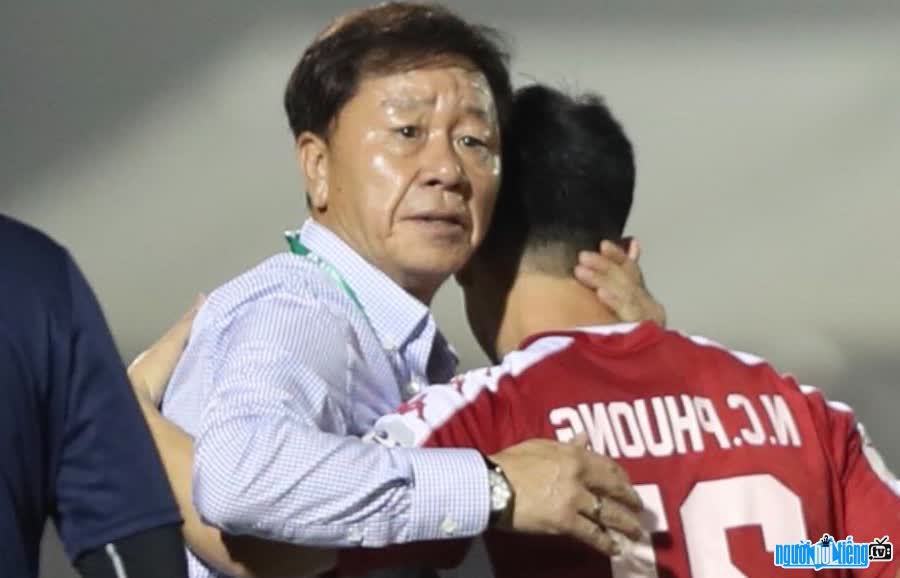 Chung Hae-soung đang là huấn luyện viên trưởng CLB đá Thành phố Hồ Chí Minh