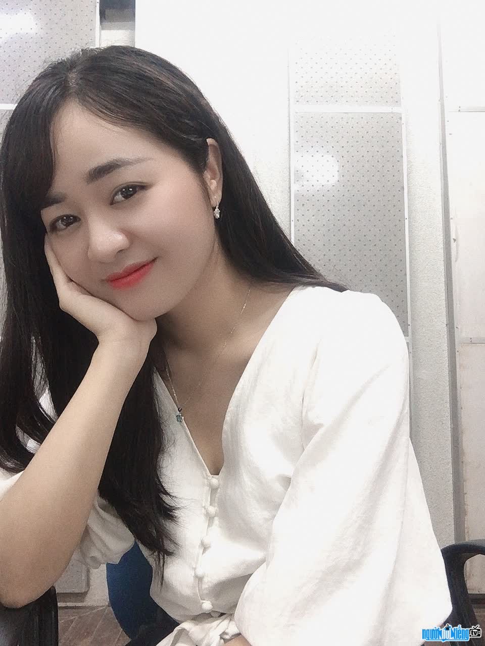 Nguyễn Hoài Linh sở hữu nhan sắc xinh đẹp và giọng nói truyền cảm