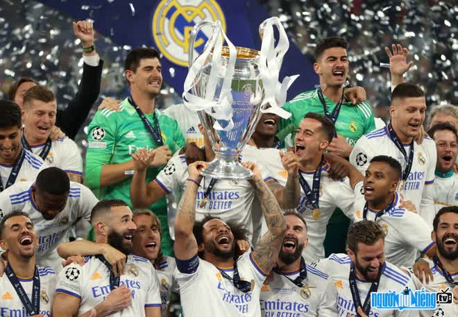 Hình ảnh các cầu thủ câu lạc bộ Real Madrid đang ăn mừng chiến thắng