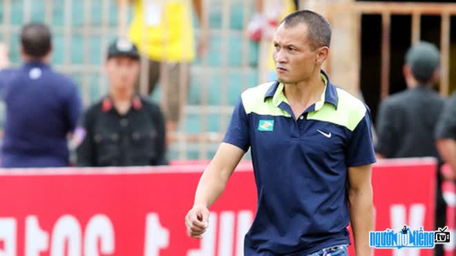 Huấn luyện viên Ngô Quang Trường là Huấn luyện viên trưởng Sông Lam Nghệ An