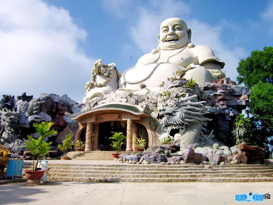 Tượng Phật Di Lặc trên đỉnh núi Cấm An Giang