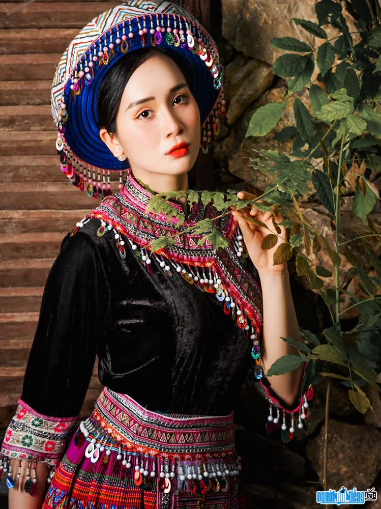 Ca sĩ Vũ Thanh Thanh xinh đẹp trong trang phục dân tộc