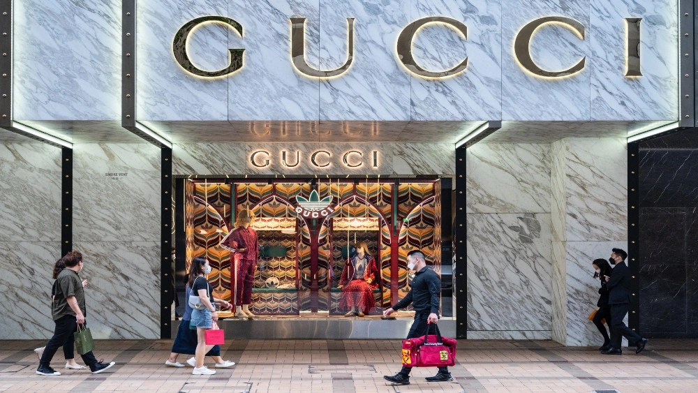 Hình ảnh một cửa hiệu bán các dòng sản phẩm của thương hiệu Gucci