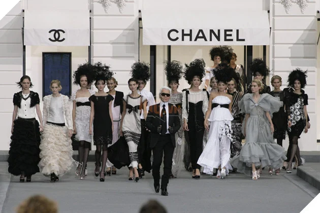 Hình ảnh một buổi giới thiệu sản phẩm của Chanel
