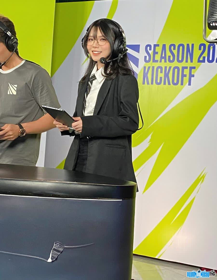 Hình ảnh streamer Du Phong Linh tại một sự kiện game