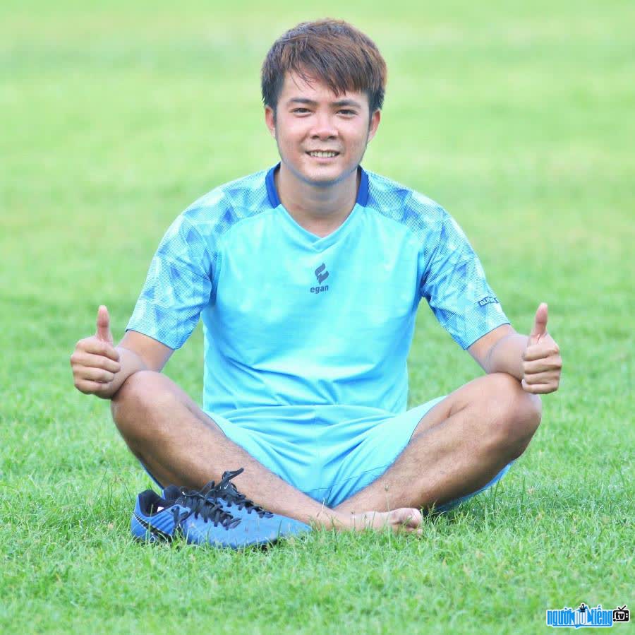 Hình ảnh Nguyễn Tiến Đạt trên sân cỏ