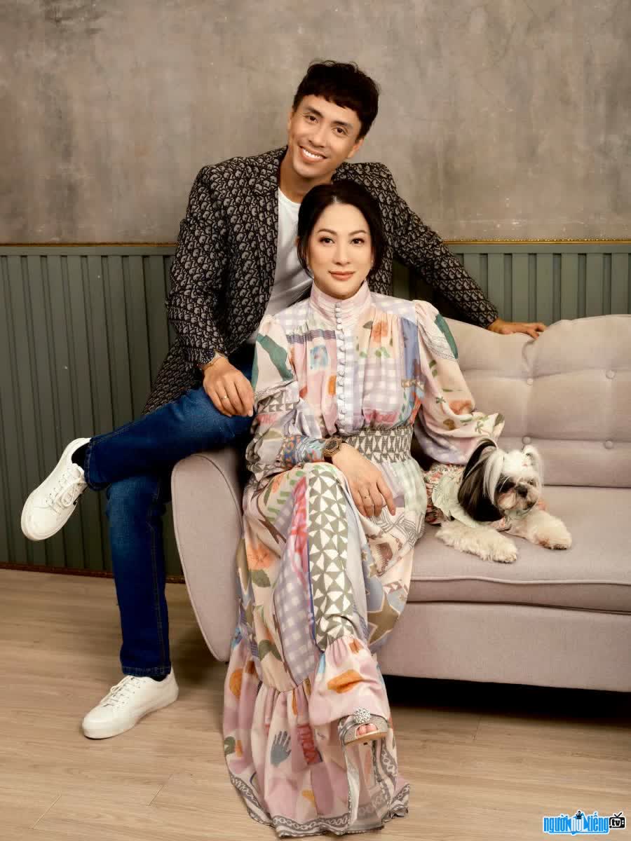 Hình ảnh diễn viên Lâm Minh Trí và bà xã