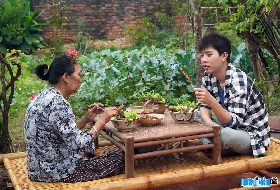 Youtuber Lộc Nông Thôn mang đến khung cảnh yên bình của làng quê