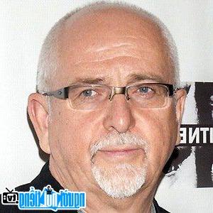 Một hình ảnh chân dung của Ca sĩ nhạc Rock Peter Gabriel