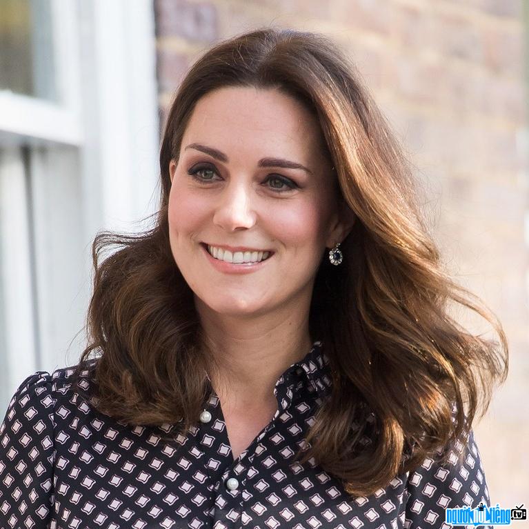 Một bức ảnh mới về Kate Middleton- Hoàng gia nổi tiếng Reading- Anh