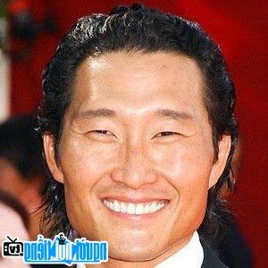 Một hình ảnh chân dung của Nam diễn viên truyền hình Daniel Dae Kim