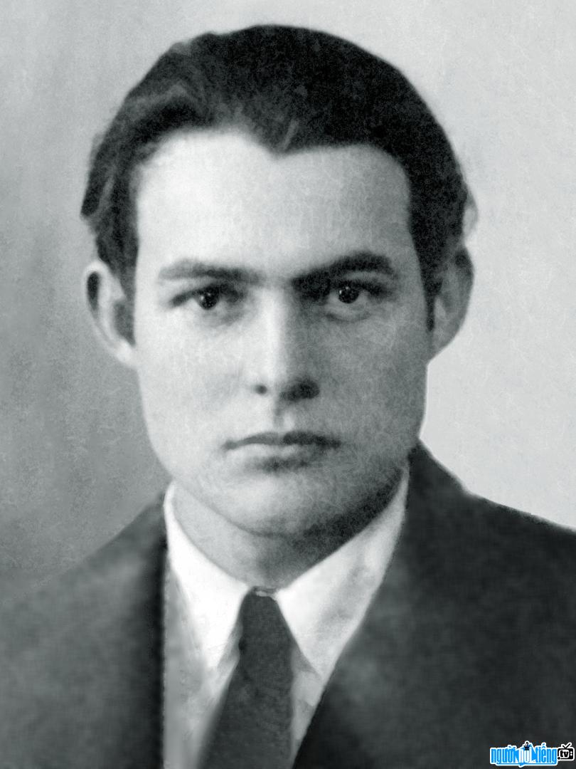 Ảnh thời trẻ của tiểu thuyết gia Ernest Hemingway