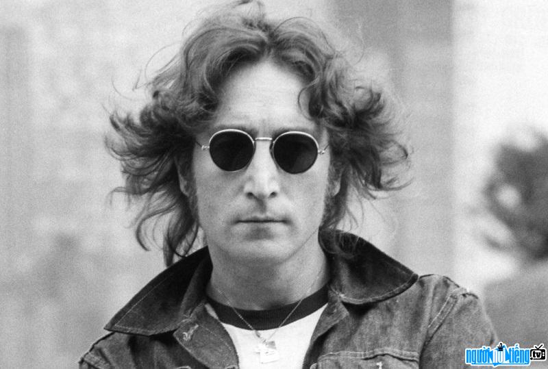 Ca sĩ nổi tiếng mọi thời đại John Lennon