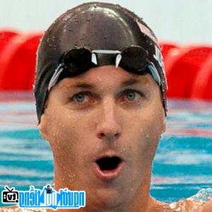 Một hình ảnh chân dung của VĐV bơi lội Aaron Peirsol