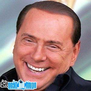 Một hình ảnh chân dung của Chính trị gia Silvio Berlusconi