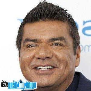Một hình ảnh chân dung của Diễn viên hài George Lopez