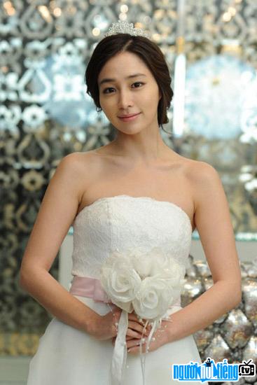 Hình ảnh diễn viên Lee Min-jung xinh đẹp trong chiếc váy cưới