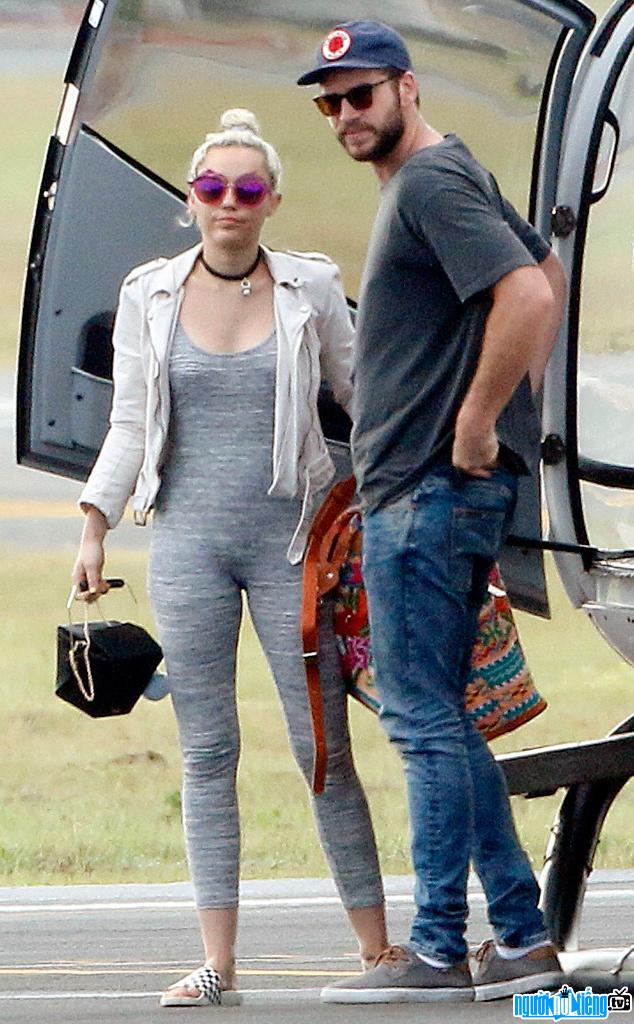 Nam diễn viên Liam Hemsworth và bạn gái-ca sĩ Miley Cyrus